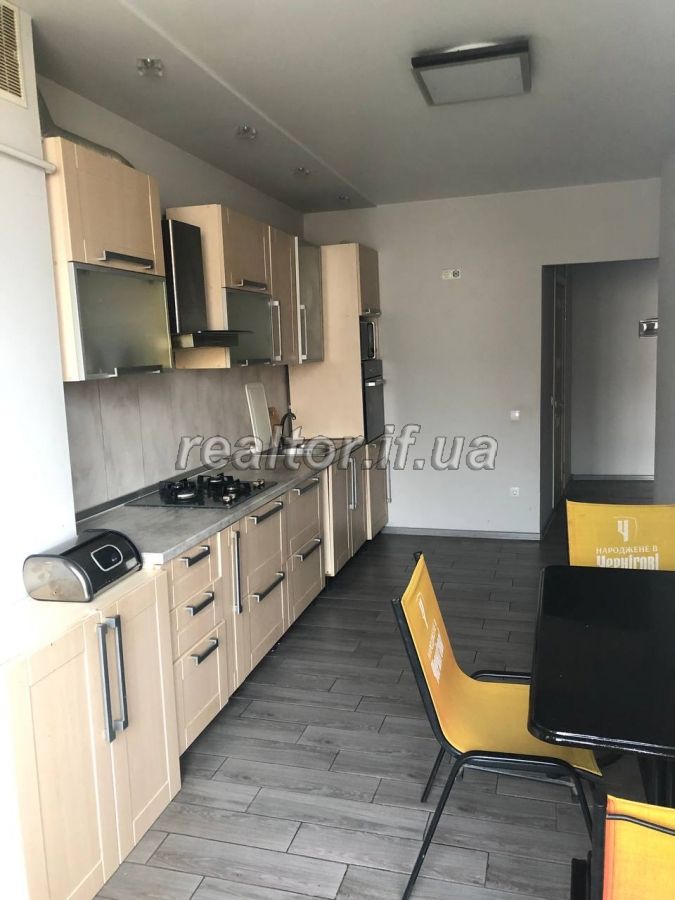 Продается 1 комнатная квартира с ремонтом и мебелью по улице Молодежная