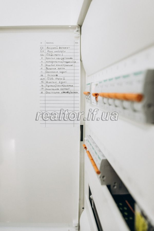 Prodayetsya_1_kimnatna_z_yakisnym_remontom_po_vulytsi_Dovzhenka_v_raioni_Bam_17706_19_1583222985.jpg