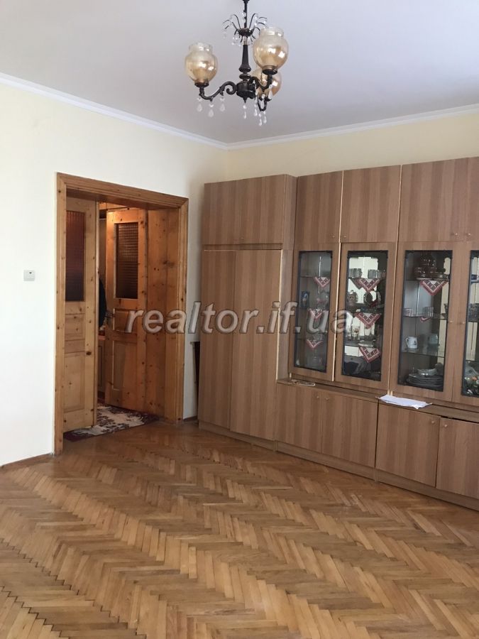 Prodayetsya_2_kimnatna_kvartyra_z_dvorom_ta_zemelnoyu_dilyankoyu_po_vulytsi_Kobzarya_v_seli_Krykhivtsi_18640_11_1603454812.jpg