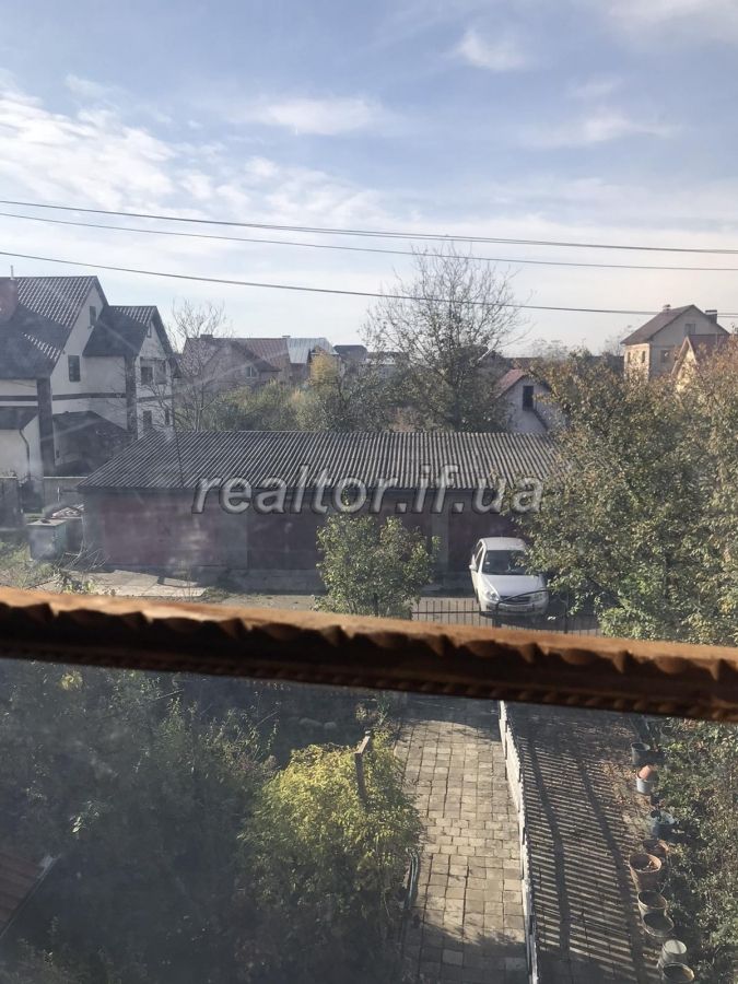 Prodayetsya_2_kimnatna_kvartyra_z_dvorom_ta_zemelnoyu_dilyankoyu_po_vulytsi_Kobzarya_v_seli_Krykhivtsi_18640_12_1603454812.jpg