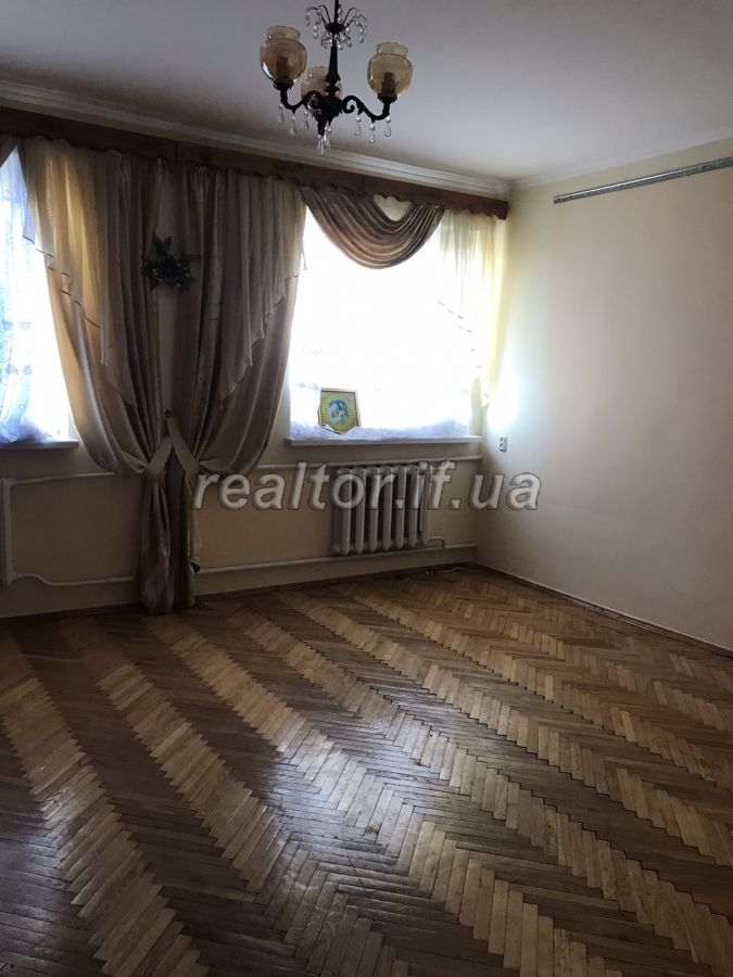 Prodayetsya_2_kimnatna_kvartyra_z_dvorom_ta_zemelnoyu_dilyankoyu_po_vulytsi_Kobzarya_v_seli_Krykhivtsi_18640_13_1603454812.jpg