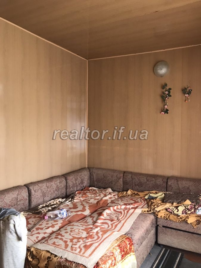 Prodayetsya_2_kimnatna_kvartyra_z_dvorom_ta_zemelnoyu_dilyankoyu_po_vulytsi_Kobzarya_v_seli_Krykhivtsi_18640_14_1603454812.jpg