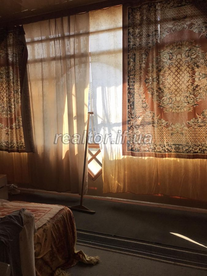 Prodayetsya_2_kimnatna_kvartyra_z_dvorom_ta_zemelnoyu_dilyankoyu_po_vulytsi_Kobzarya_v_seli_Krykhivtsi_18640_15_1603454813.jpg