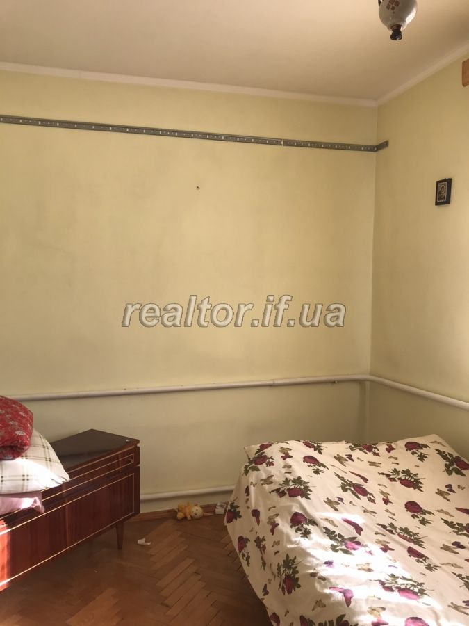 Prodayetsya_2_kimnatna_kvartyra_z_dvorom_ta_zemelnoyu_dilyankoyu_po_vulytsi_Kobzarya_v_seli_Krykhivtsi_18640_5_1603454810.jpg
