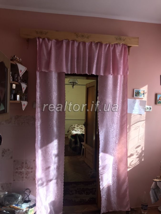 Prodayetsya_2_kimnatna_kvartyra_z_dvorom_ta_zemelnoyu_dilyankoyu_po_vulytsi_Kobzarya_v_seli_Krykhivtsi_18640_6_1603454811.jpg