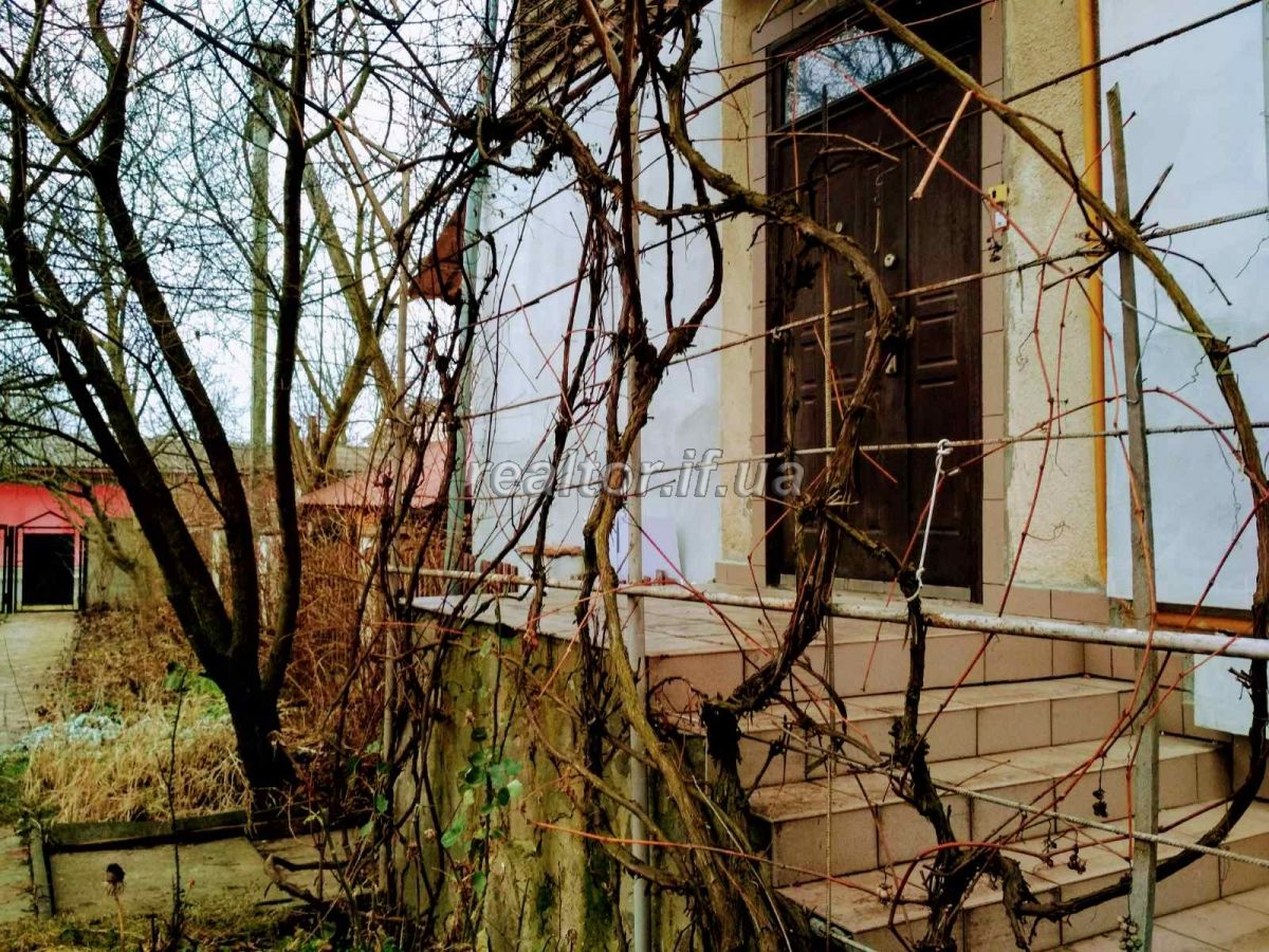Prodayetsya_2_kimnatna_kvartyra_z_dvorom_ta_zemelnoyu_dilyankoyu_po_vulytsi_Kobzarya_v_seli_Krykhivtsi_18640_9_1602067129.jpg