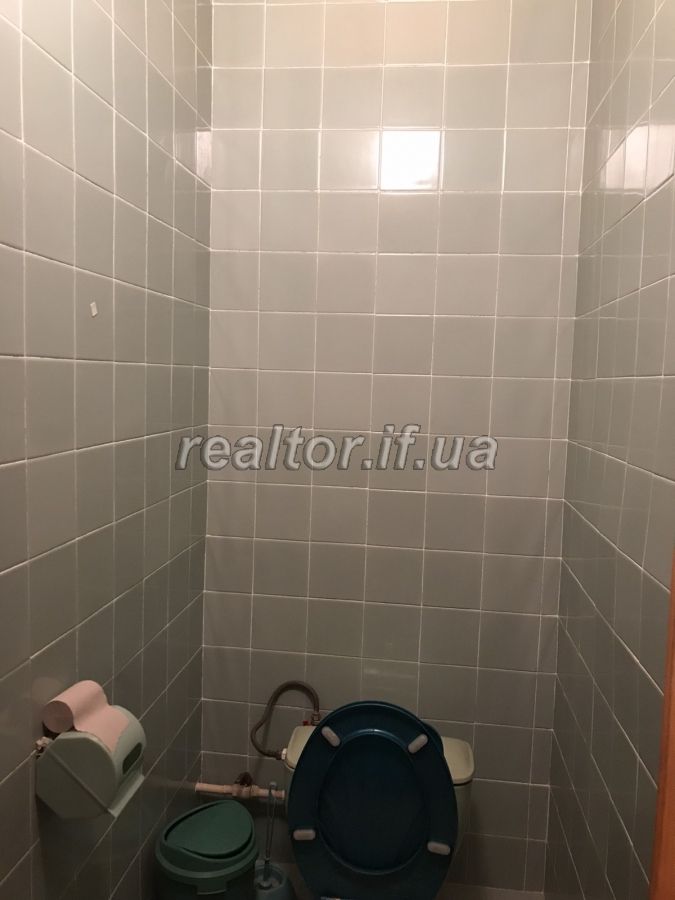 Prodayetsya_2_kimnatna_kvartyra_z_dvorom_ta_zemelnoyu_dilyankoyu_po_vulytsi_Kobzarya_v_seli_Krykhivtsi_18640_9_1603454811.jpg