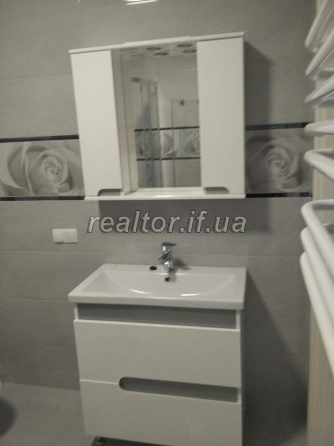 Prodayetsya_2_kimnatna_kvartyra_z_remontom_i_meblyamy_po_vulytsi_Slobidska_21245_9_1643020072.jpeg