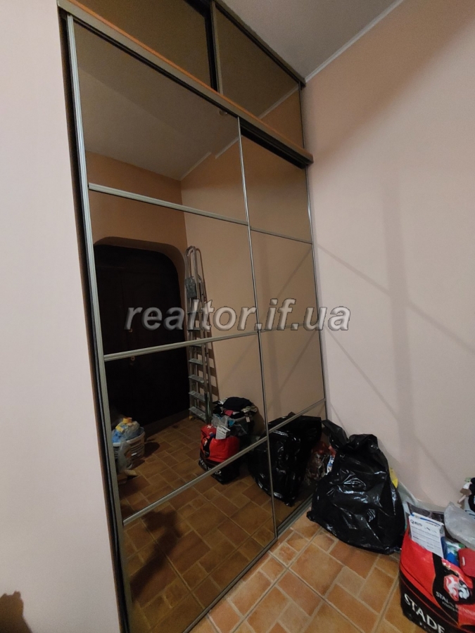 Prodayetsya_3_kimnatna_kvartyra_v_avstriiskomu_budynku_z_yevroremontom_po_vulytsi_Mazepy_22592_22_1693483763.jpeg