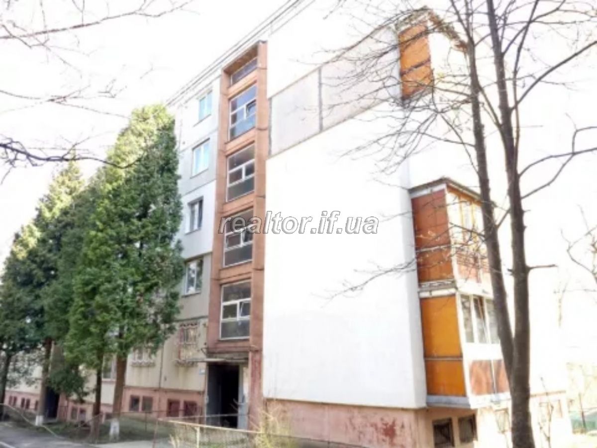 Zu verkaufen 3-Zimmer-Wohnung in Pasichna Bezirk auf Khimikov Straße