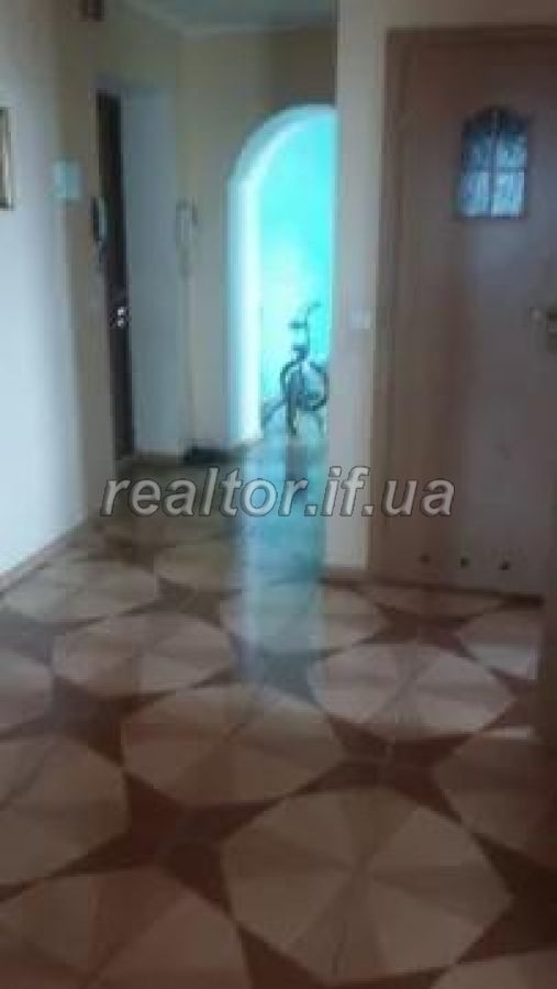Prodayetsya_3_kimnatna_kvartyra_v_raioni_Velmartu_po_vulytsi_Konovaltsya_17020_2_1568810171.jpg