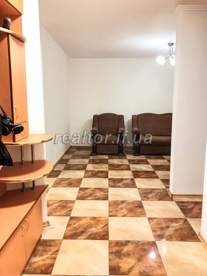 Prodayetsya_3_kimnatna_kvartyra_v_tsentri_mista_po_vulytsi_Mazepy_21654_1_1674812963.jpeg