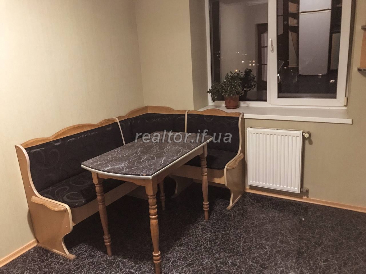 Prodayetsya_3_kimnatna_kvartyra_v_tsentri_mista_po_vulytsi_Mazepy_21654_9_1674812964.jpeg