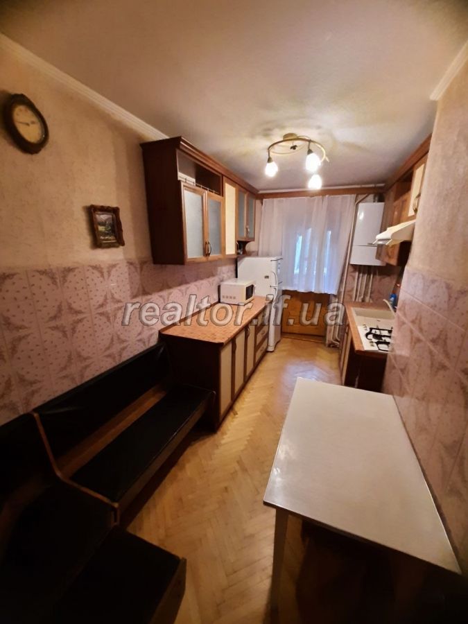 Eine 3-Zimmer-Wohnung mit unabhängiger Heizung in der Pasichna-Straße steht zum Verkauf