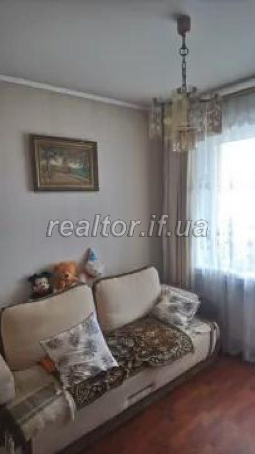 Prodayetsya_3_kimnatna_kvartyra_z_kosmetychnym_remontom_po_vulytsi_Mykolaichuka_17001_10_1568723633.jpg