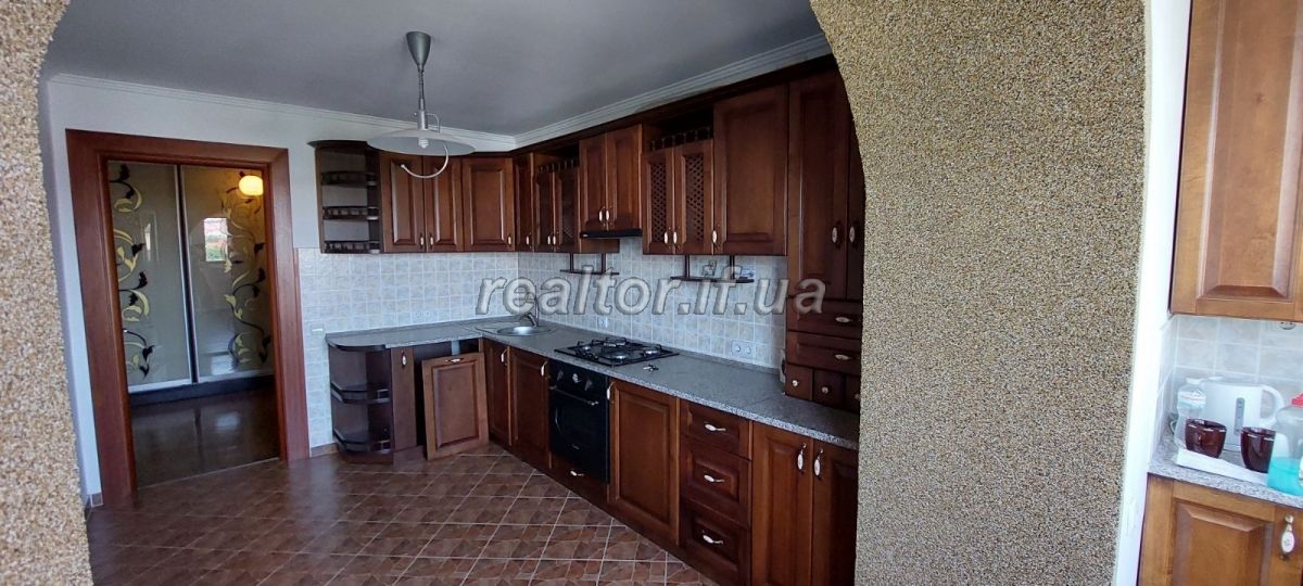 Prodayetsya_3_kimnatna_kvartyra_z_kukhonnymy_meblyamy_po_vulytsi_Vovchynetska_v_raioni_restoranu_Trembita__17297_11_1627458077.jpeg