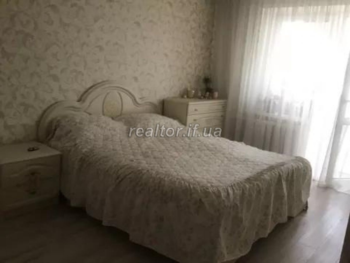 Продається 3 кімнатна квартира з ремонтом та меблями по вулиці Набережна