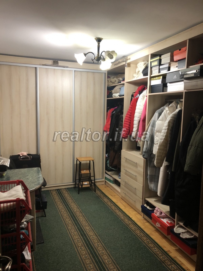 Prodayetsya_4_kimnatna_kvartyra_z_meblyamy_po_vulytsi_Pasichna_21249_2_1643025912.jpeg
