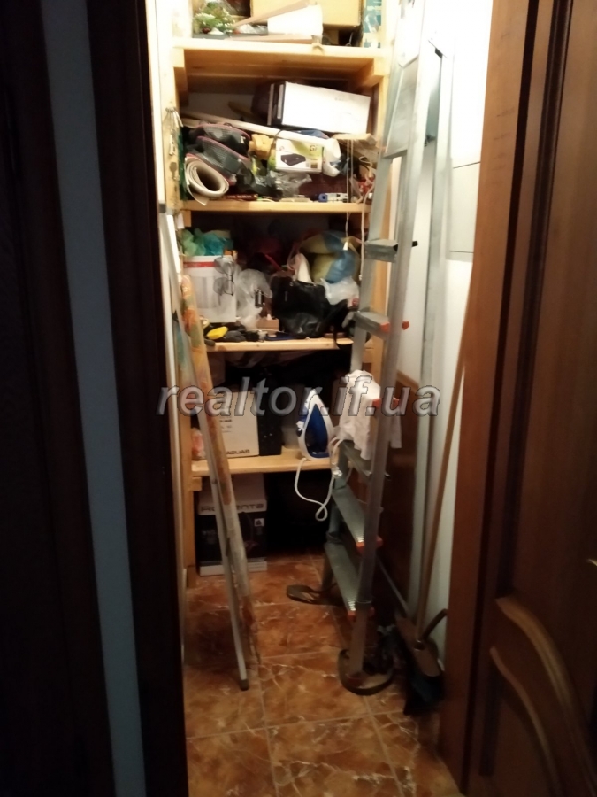 Prodayetsya_4_kimnatna_kvartyra_z_meblyamy_v_tsentri_mista_po_vulytsi_Kruka_21264_12_1643190124.jpeg
