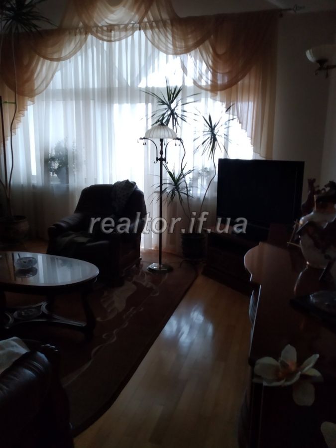 Prodayetsya_4_kimnatna_kvartyra_z_meblyamy_v_tsentri_mista_po_vulytsi_Kruka_21264_19_1643190125.jpeg
