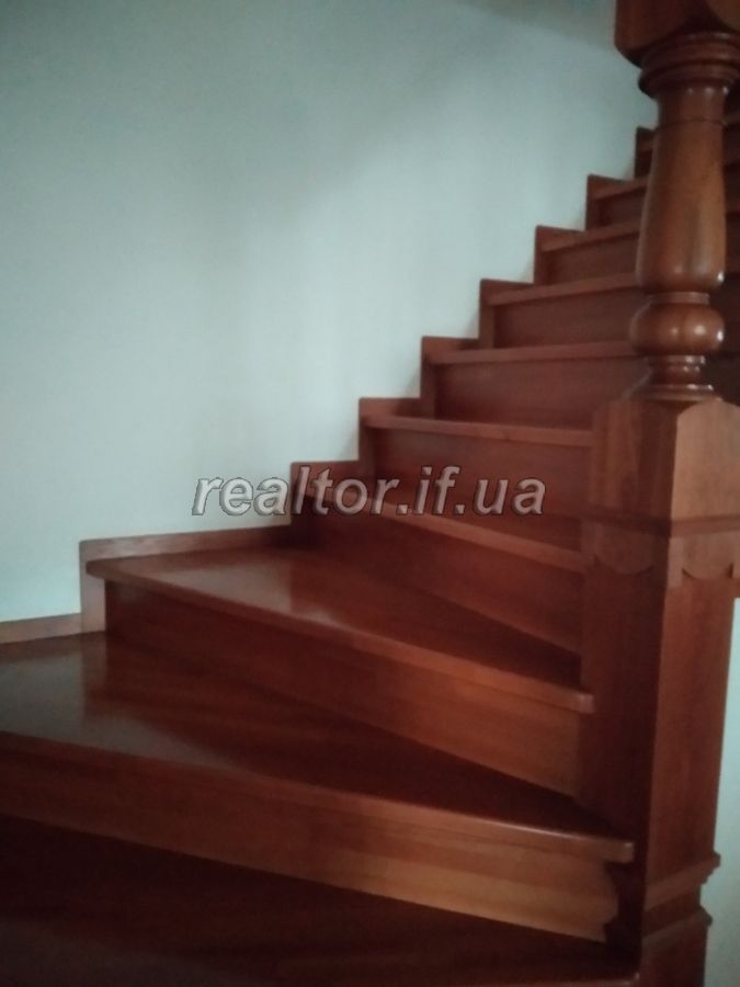 Prodayetsya_4_kimnatna_kvartyra_z_meblyamy_v_tsentri_mista_po_vulytsi_Kruka_21264_3_1643190122.jpeg