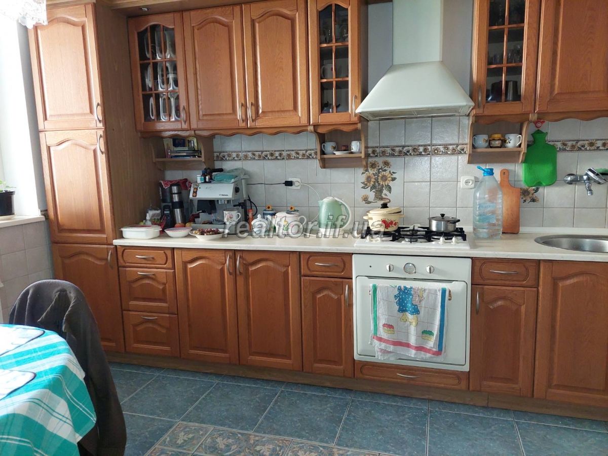 Prodayetsya_4_kimnatna_kvartyra_z_vlasnym_dvorom_ta_okremym_vkhodom_po_vulytsi_Kopernyka_20931_17_1635333915.jpeg