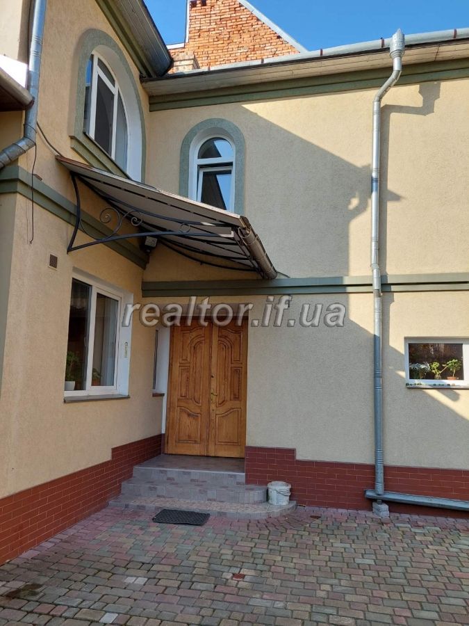 Prodayetsya_4_kimnatna_kvartyra_z_vlasnym_dvorom_ta_okremym_vkhodom_po_vulytsi_Kopernyka_20931_2_1635333910.jpeg
