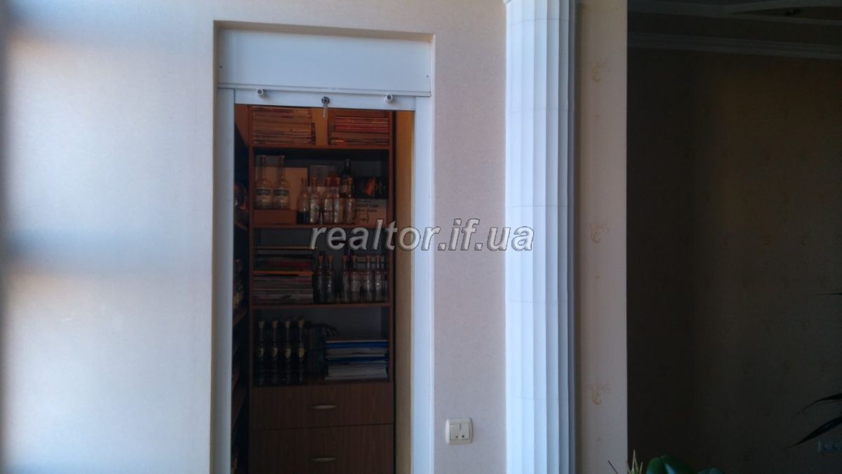 Prodayetsya_6_kimnatna_kvartyra_na_dvokh_rivnyakh_16492_12_1559908809.jpg