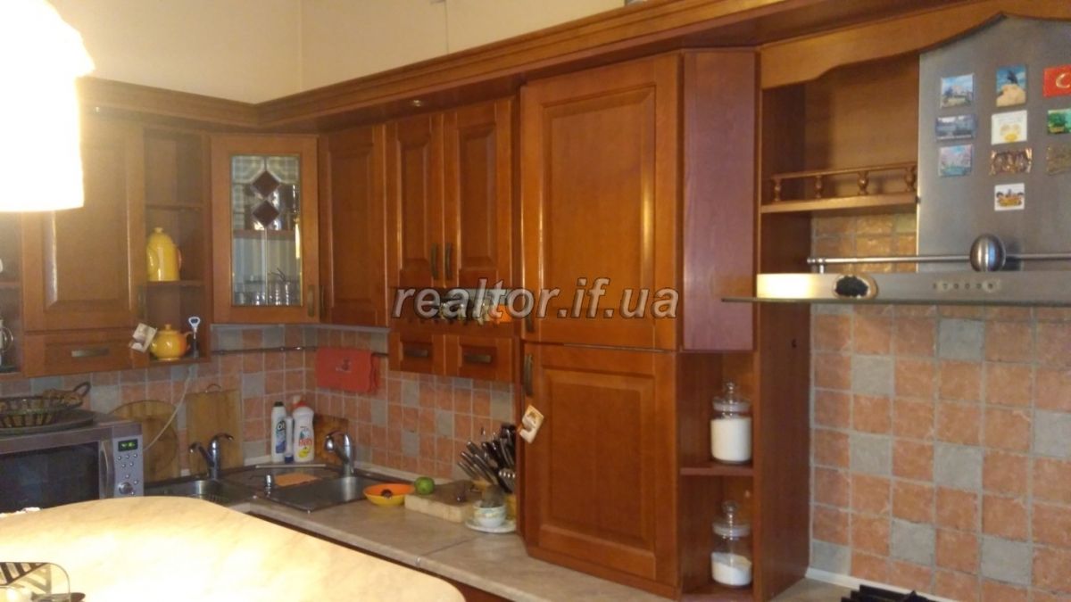 Prodayetsya_6_kimnatna_kvartyra_na_dvokh_rivnyakh_16492_16_1559908811.jpg
