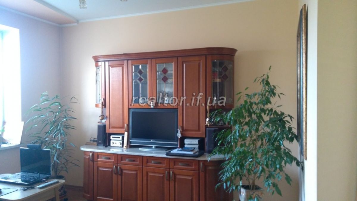 Prodayetsya_6_kimnatna_kvartyra_na_dvokh_rivnyakh_16492_19_1559908812.jpg