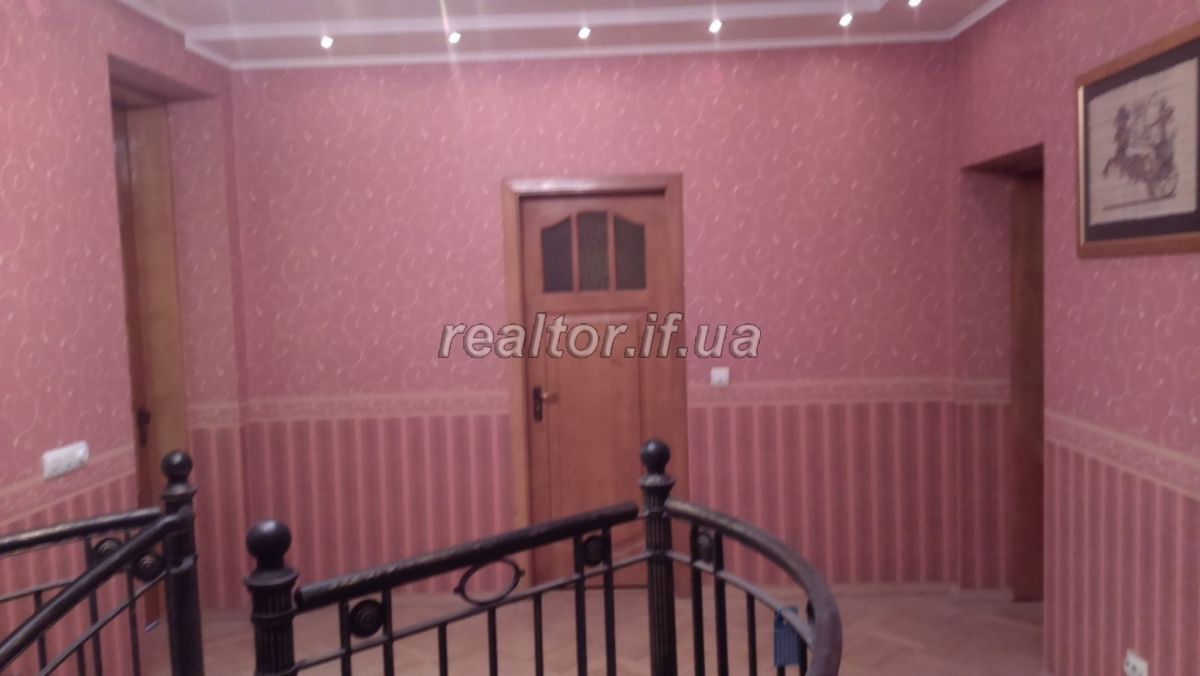 Prodayetsya_6_kimnatna_kvartyra_na_dvokh_rivnyakh_16492_25_1559908814.jpg