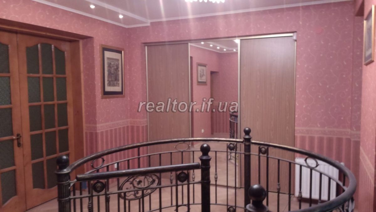 Prodayetsya_6_kimnatna_kvartyra_na_dvokh_rivnyakh_16492_28_1559908816.jpg