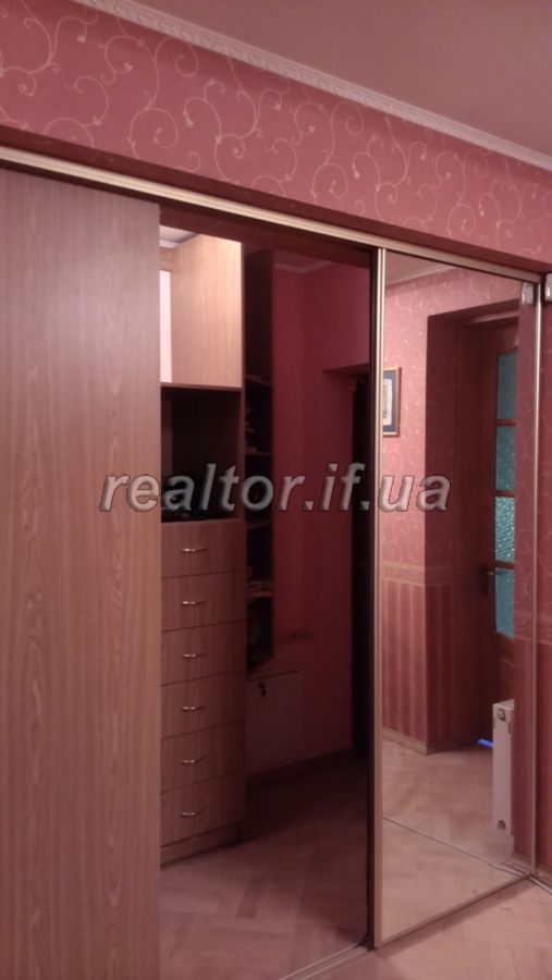 Prodayetsya_6_kimnatna_kvartyra_na_dvokh_rivnyakh_16492_29_1559908816.jpg