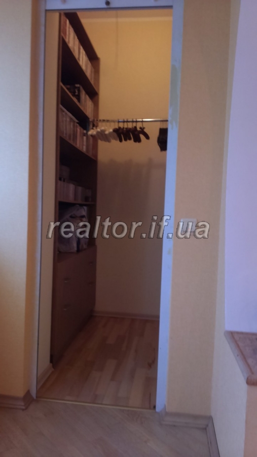 Prodayetsya_6_kimnatna_kvartyra_na_dvokh_rivnyakh_16492_36_1559908819.jpg