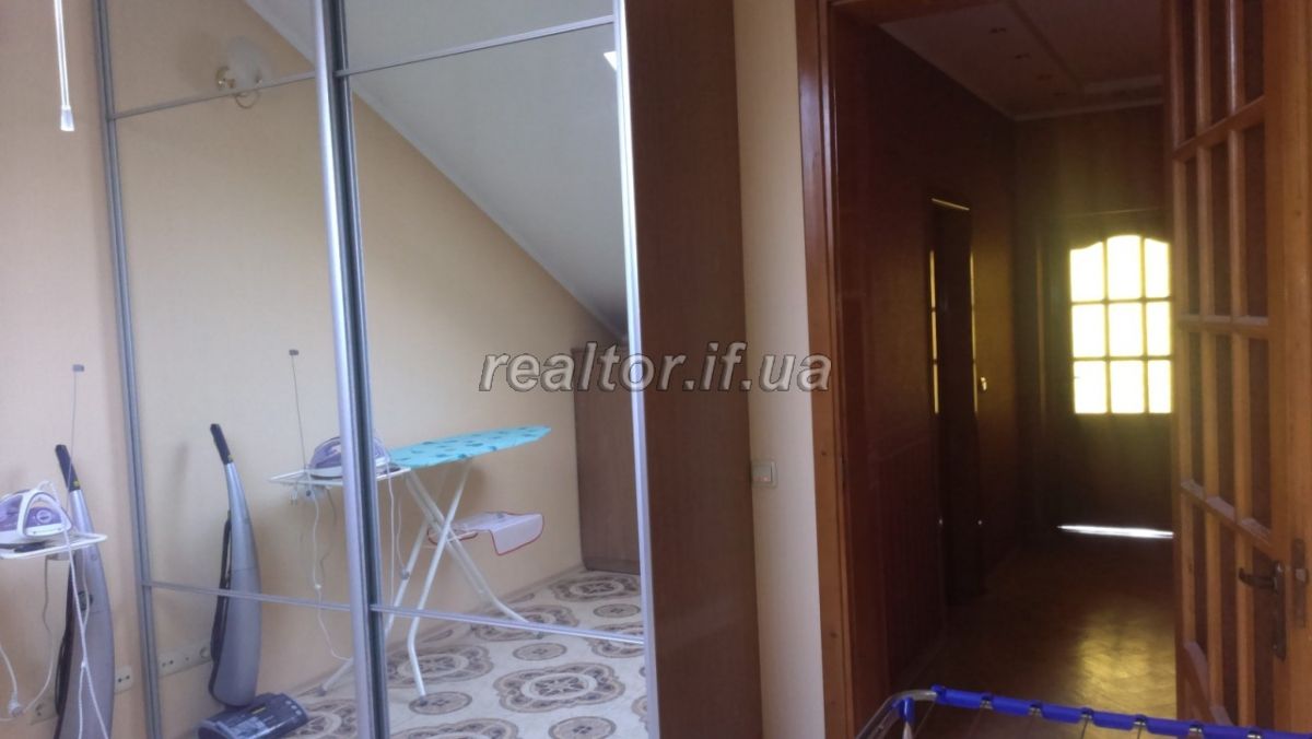 Prodayetsya_6_kimnatna_kvartyra_na_dvokh_rivnyakh_16492_43_1559908821.jpg
