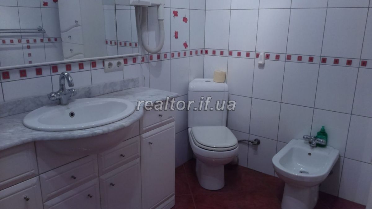 Prodayetsya_6_kimnatna_kvartyra_na_dvokh_rivnyakh_16492_48_1559908822.jpg