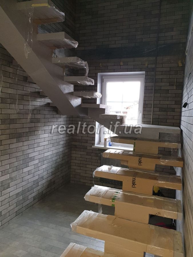 Prodayetsya_budynok_z_indyvidualnym_proektom_17523_4_1579098810.jpg