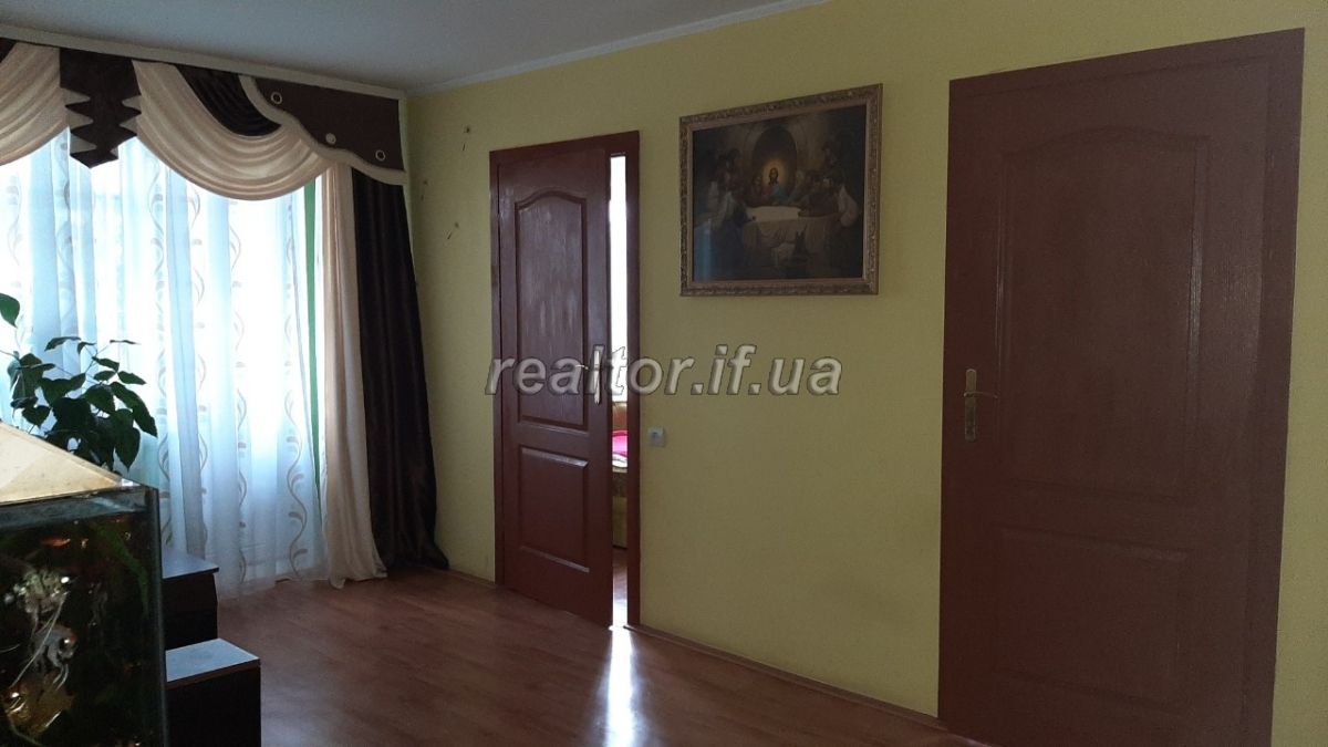 Prodayetsya_chotyrokhkimnatna_kvartyra_z_remontom_po_vulytsi_BKhmelnytskoho_16892_16_1567513586.jpg