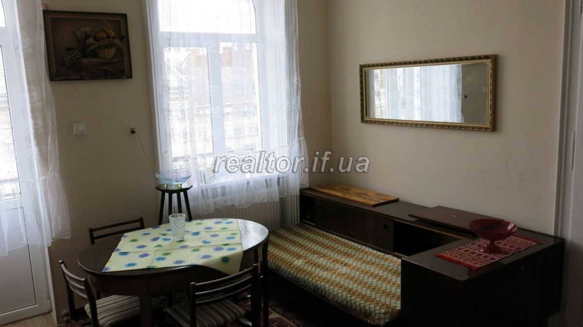 Prodayetsya_dvokhkimnatna_kvartyra_v_tsentri_mista_po_vulytsi_Sichovykh_Striltsiv_18399_4_1599462558.jpg