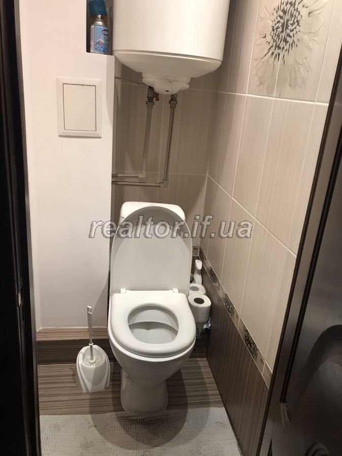 Prodayetsya_dvokhkimnatna_kvartyra_z_remontom_nepodalik_Epitsentru_po_vulytsi_Ivana-Pavla_II_18422_10_1599460573.jpg