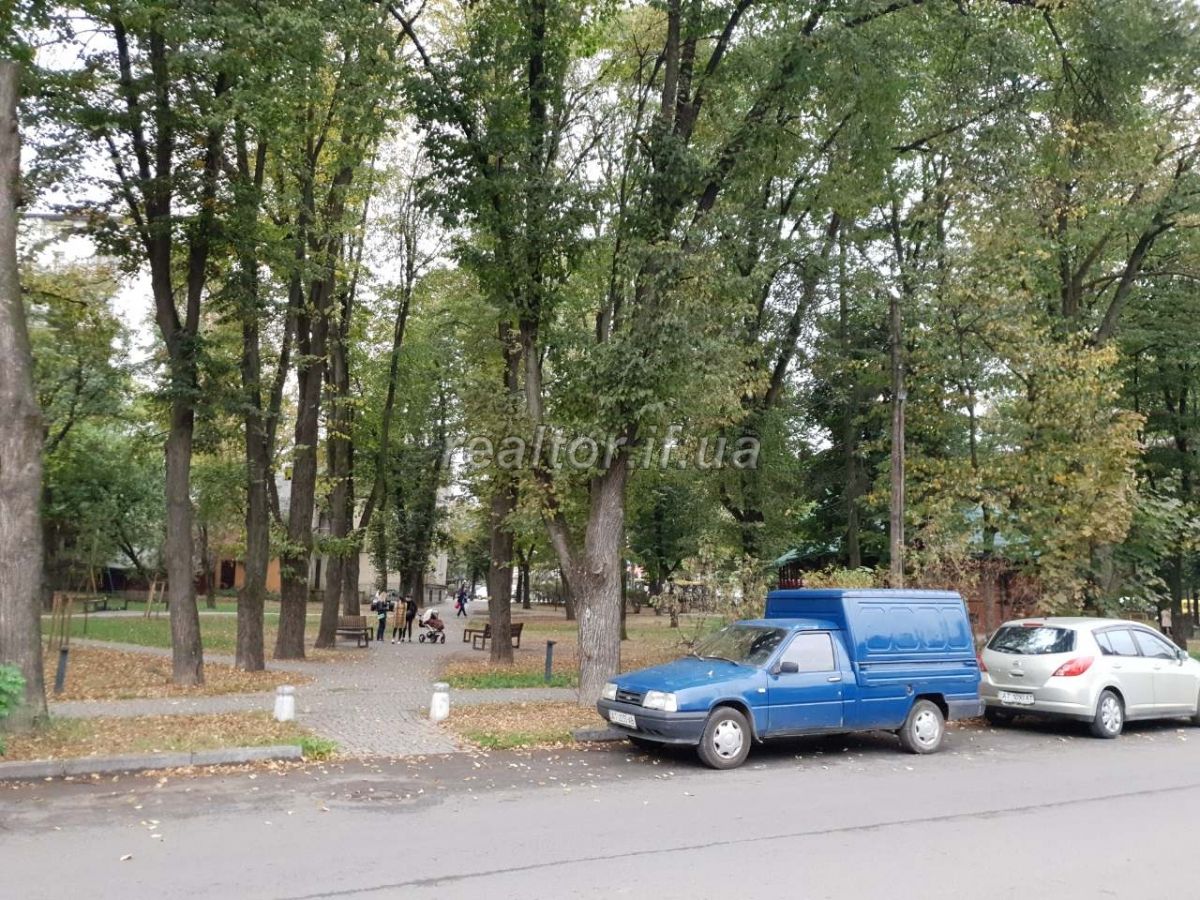 Prodayetsya_fasadne_prymishchennya_z_zemelnoyu_dilyankoyu_v_tsentralnii_chastyni_mista_17453_3_1576071266.jpg