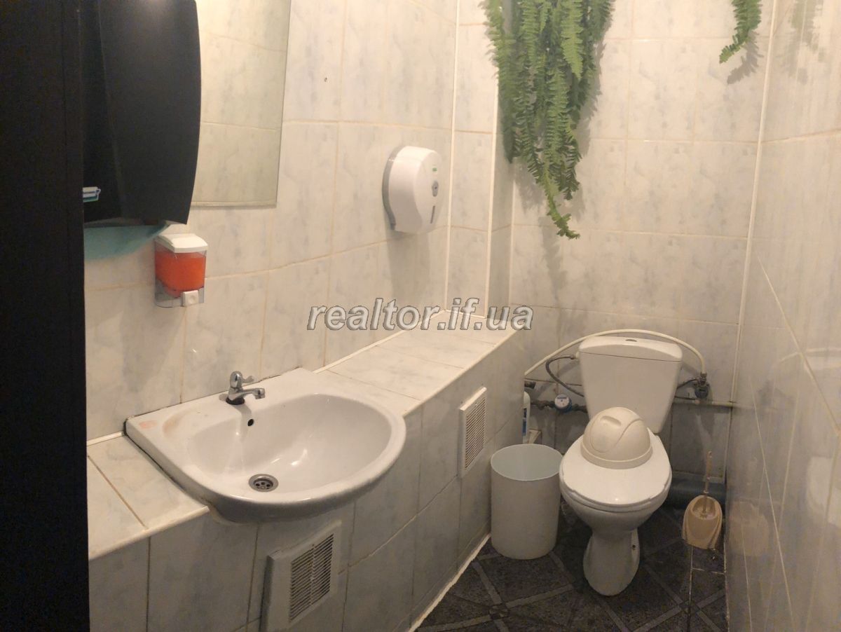 Prodayetsya_hotelno-restorannyi_kompleksz__v_mNadvirna_17543_10_1579608687.jpg