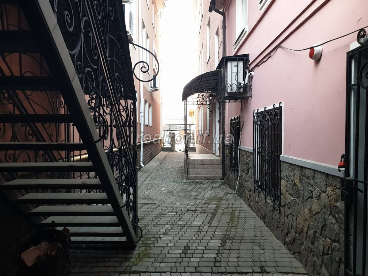 Prodayetsya_hotelno-restorannyi_kompleksz__v_mNadvirna_17543_17_1579608693.jpg