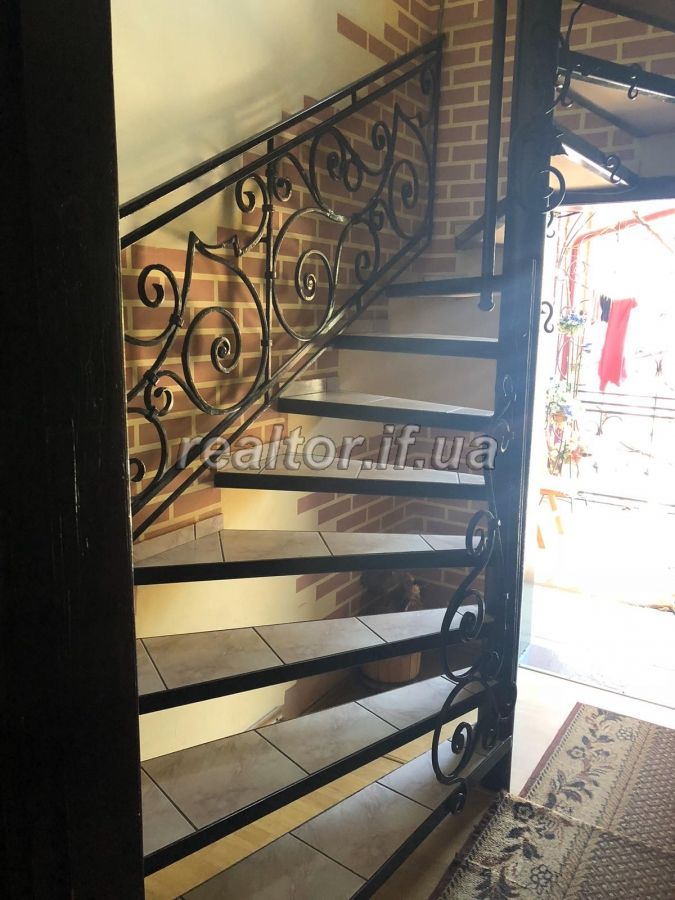 Prodayetsya_hotelno-restorannyi_kompleksz__v_mNadvirna_17543_4_1579608684.jpg
