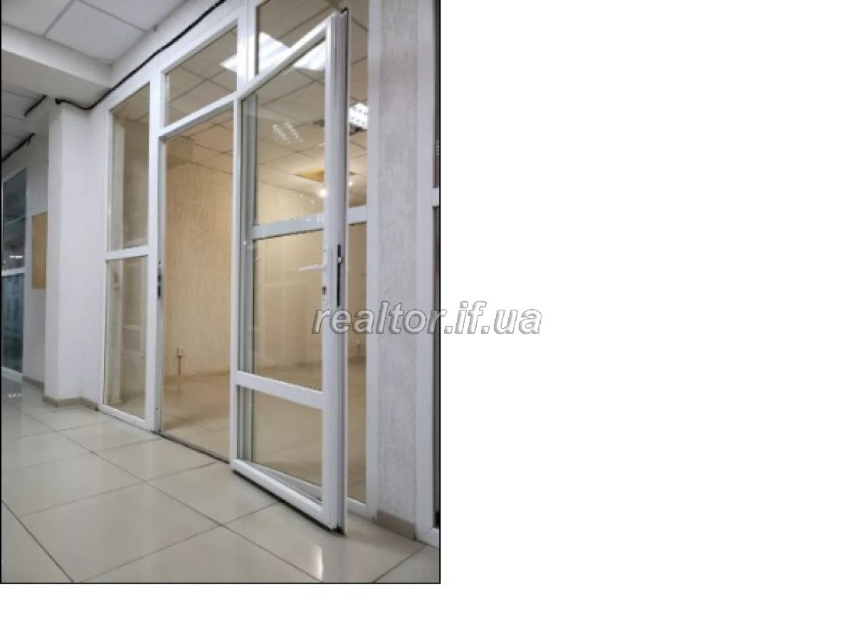 Prodayetsya_komertsiine_prymishchennya_v_tsentri_na_vulytsi_Halytskii_16948_9_1568123832.jpg