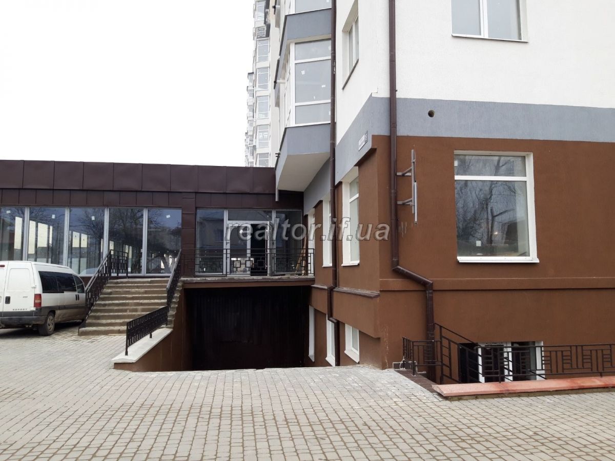 Prodayetsya_komertsiine_prymishchennya_z_remontom_v_novobudovi__17770_2_1583926193.jpg