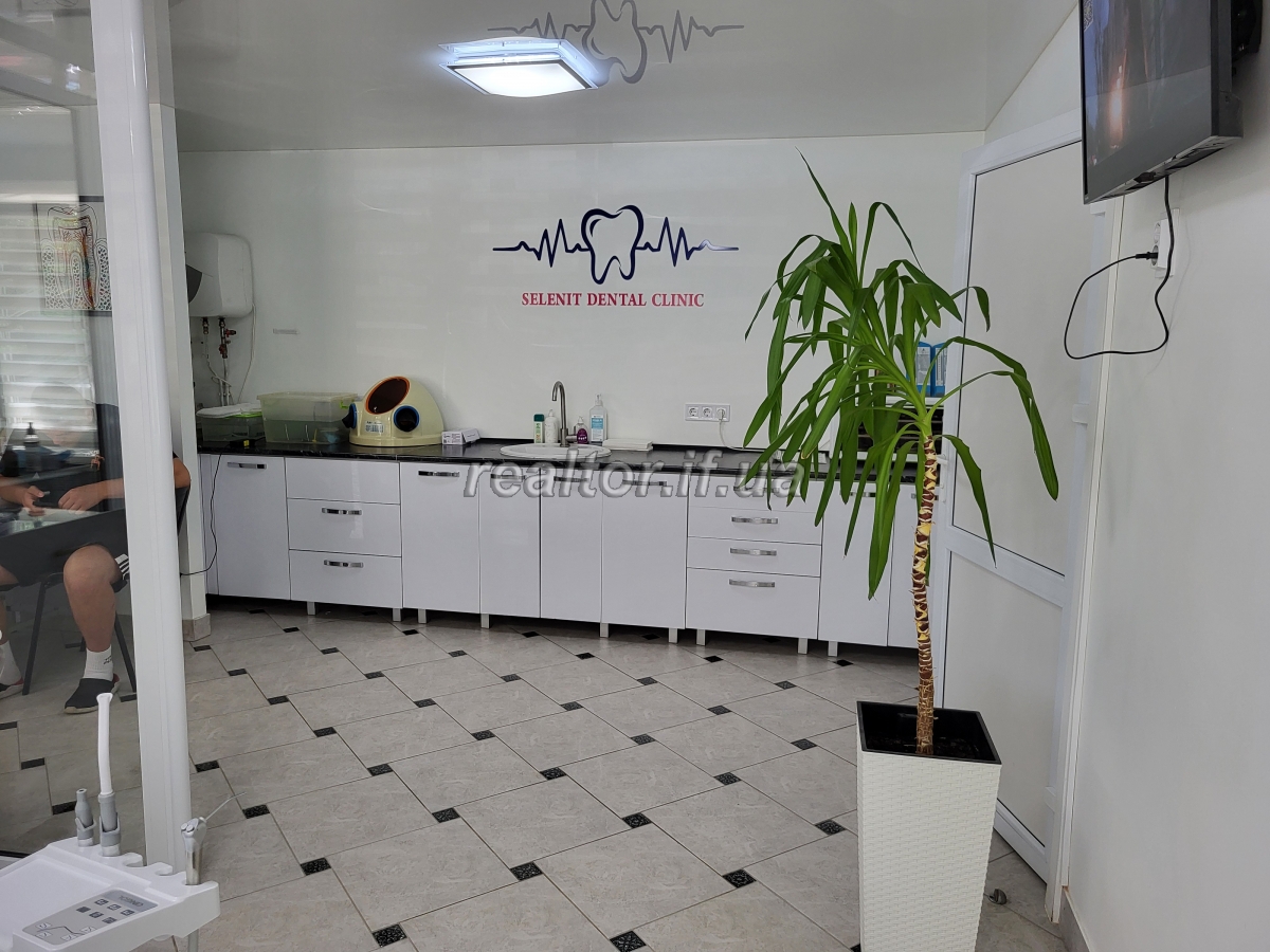 Prodayetsya_nezhytlove_komertsiine_prymishchennya_po_vulytsi_Tychyny_23181_2_1721846083.jpeg