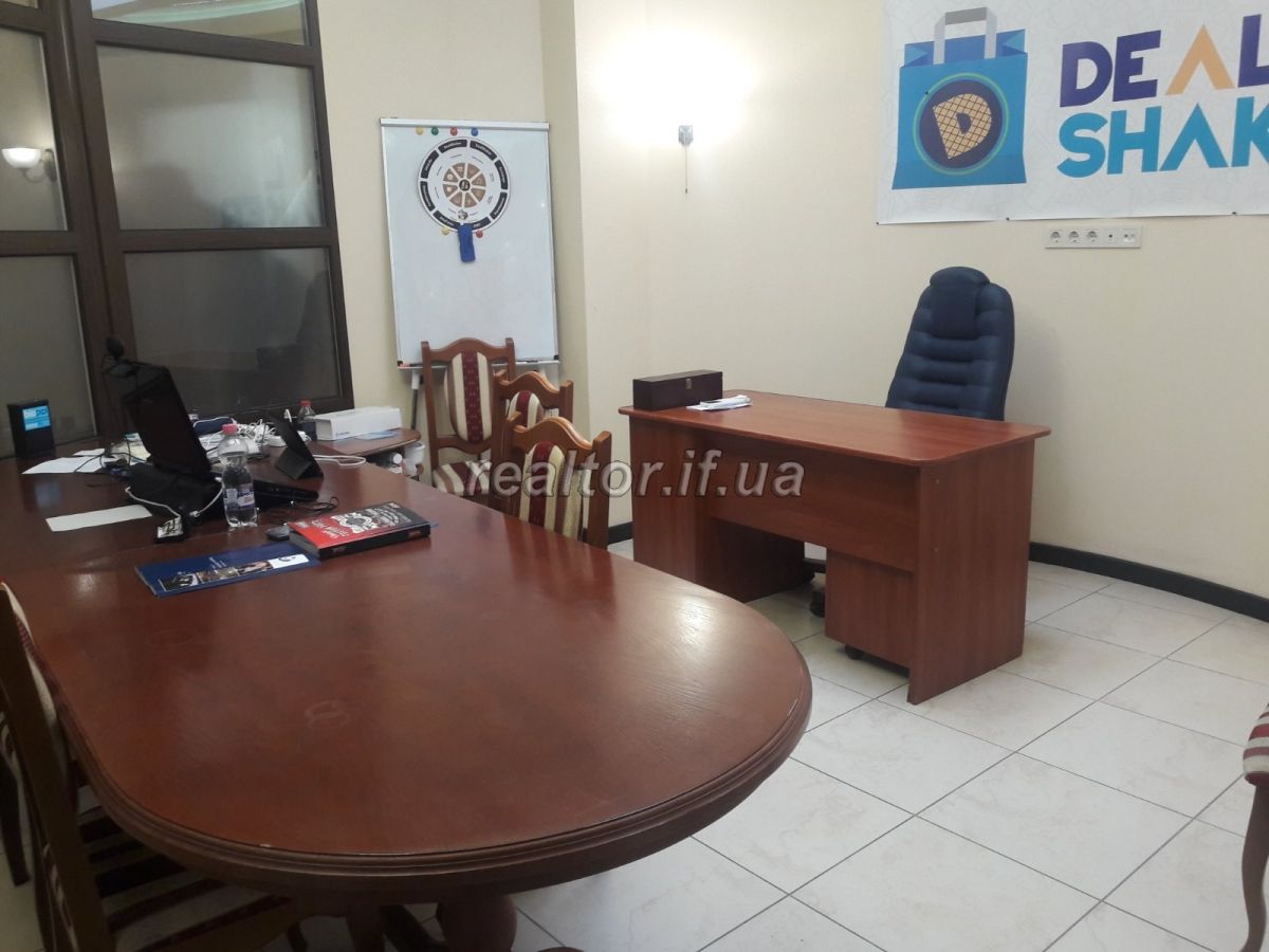Prodayetsya_ofis_u_samomu_tsentri_mista_z_panoramnym_vydom_na_misto_17662_11_1581758886.jpg