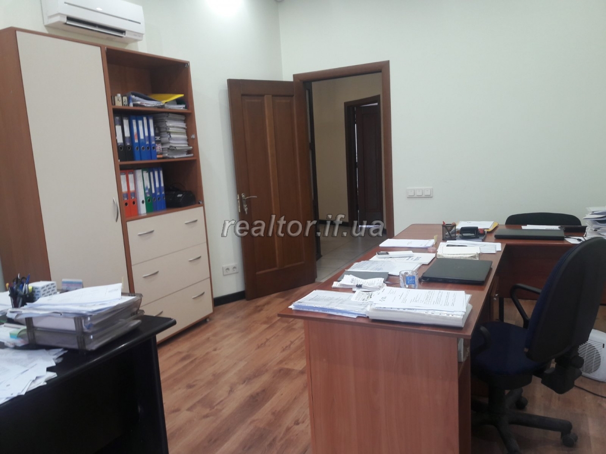 Prodayetsya_ofis_u_samomu_tsentri_mista_z_panoramnym_vydom_na_misto_17662_13_1581758887.jpg
