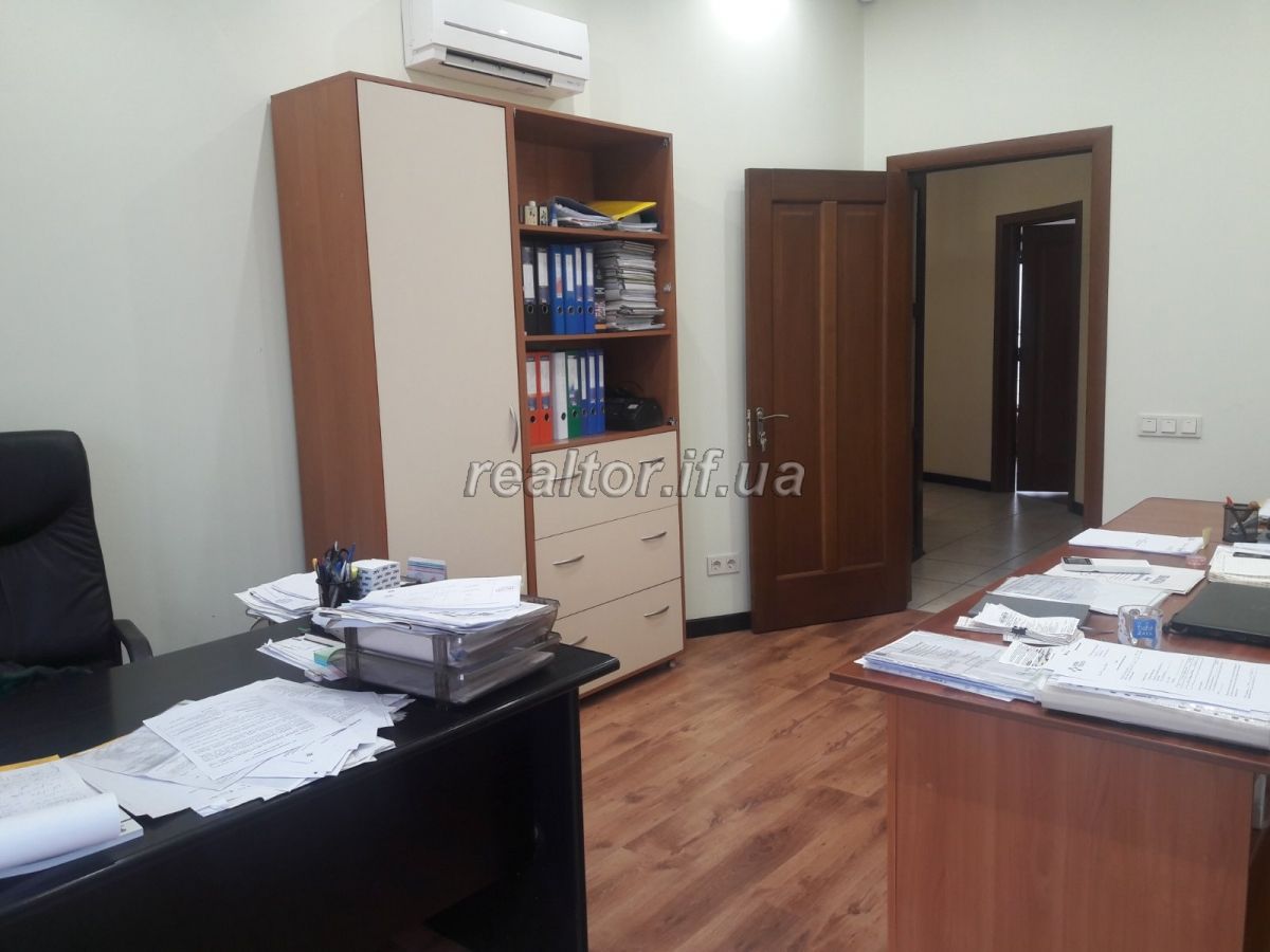 Prodayetsya_ofis_u_samomu_tsentri_mista_z_panoramnym_vydom_na_misto_17662_14_1581758887.jpg